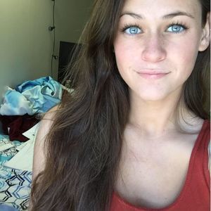 Meet your Posher, Caitlin